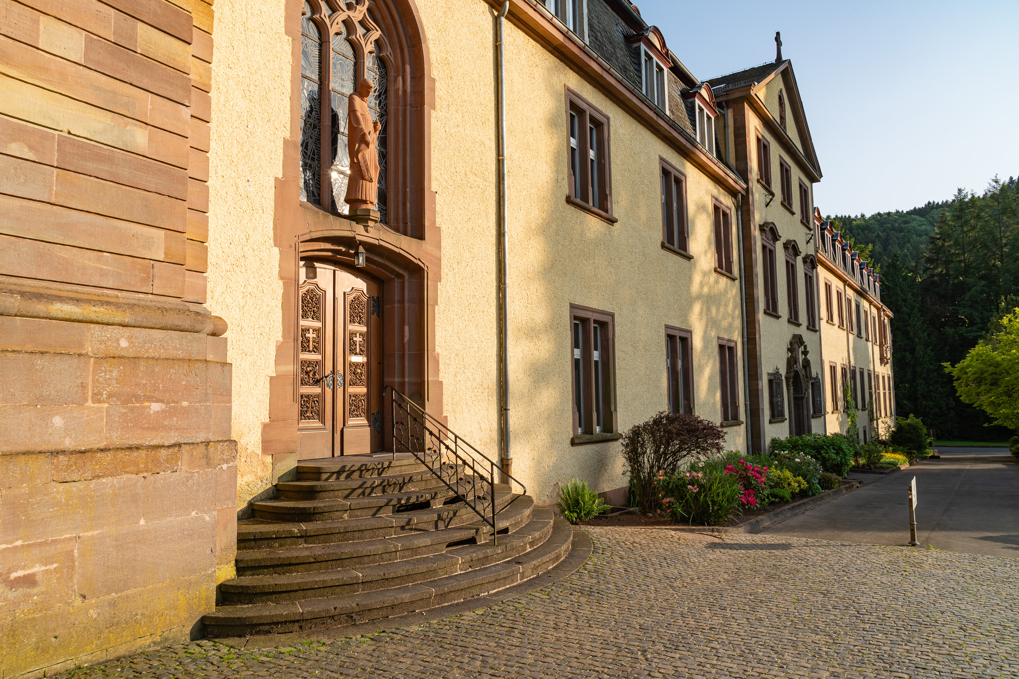 Am nördlichen Portal